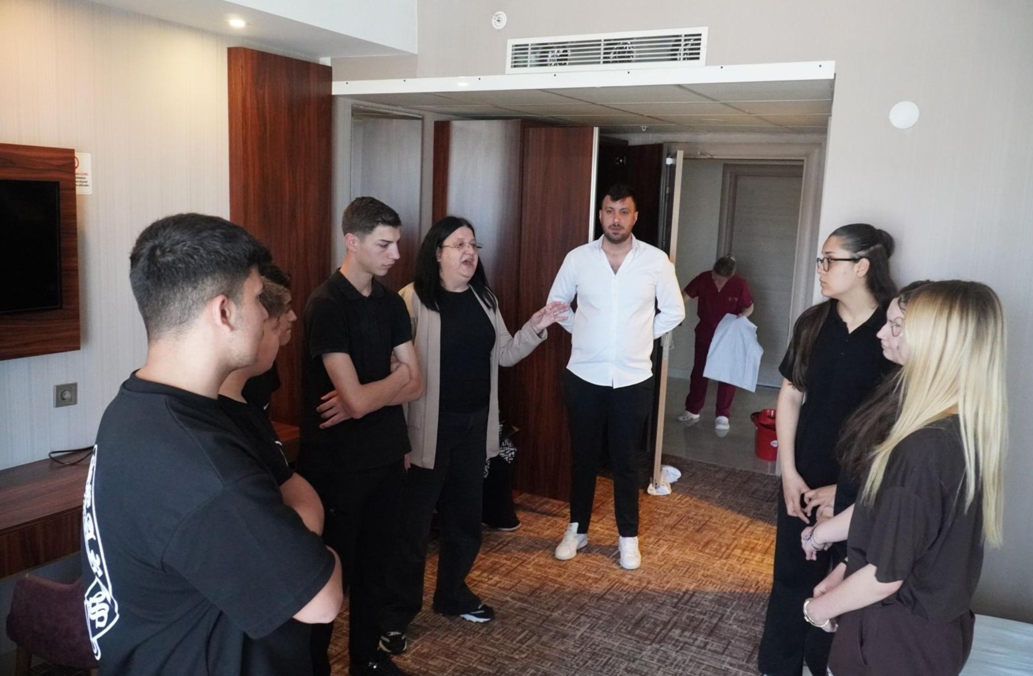 “Marifetli Gençlik” Bendis Otel’de eğitim aldı