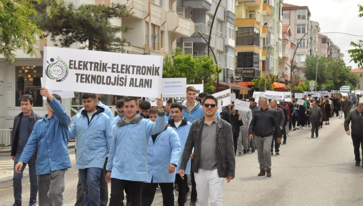 “Maarifin Kalbinde Marifetli Gençlik Yürüyüşü” yapıldı
