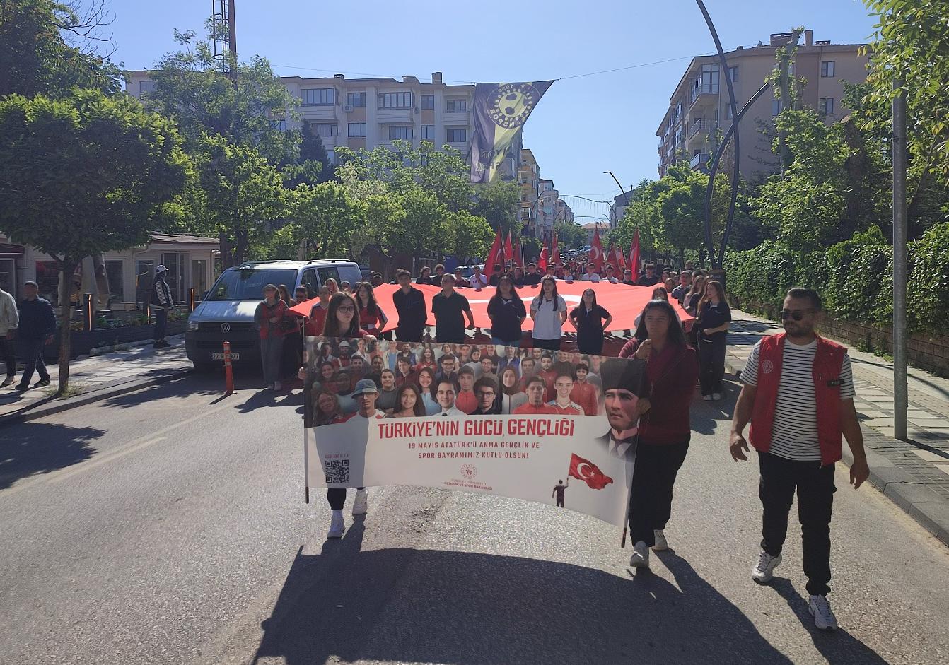 Gençlik Haftası kortej ile başladı