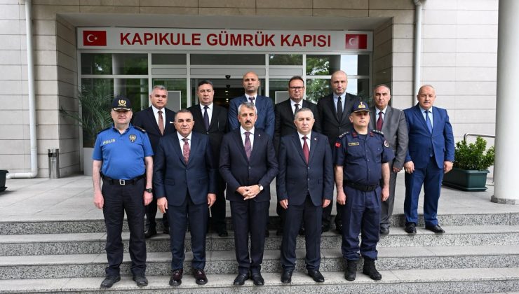 Vali Sezer sınır kapılarında oluşabilecek yoğunluk ile ilgili açıklama yaptı: “Sınır kapılarımızda yaşanabilecek olası sorunlara karşı erken müdahale ekipleri oluşturduk”