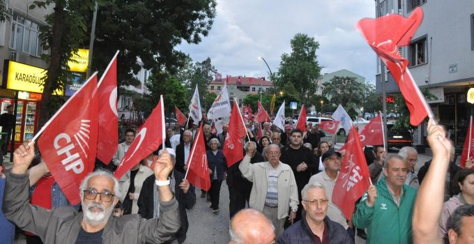 CHP, mutlak butlan kararını protesto için yürüyüş yaptı