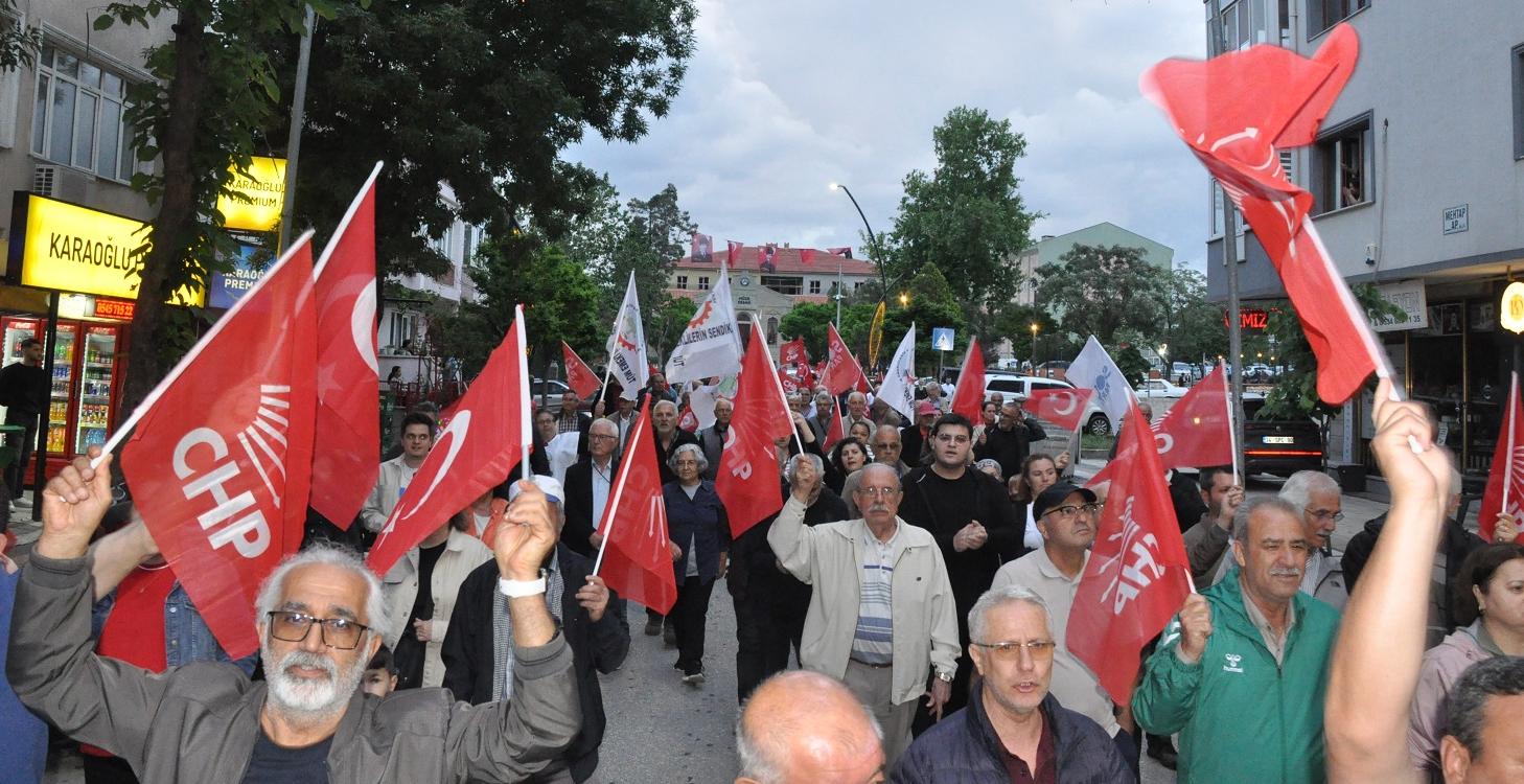 CHP, mutlak butlan kararını protesto için yürüyüş yaptı