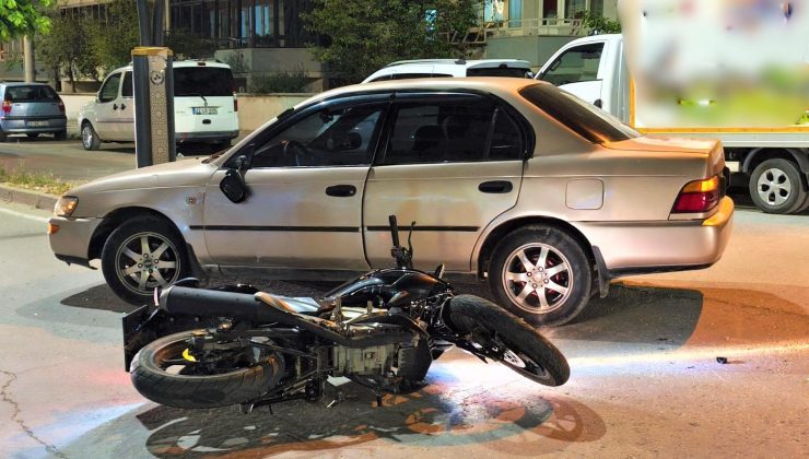 Otomobil il çarpışan motosiklette 2 kişi yaralandı