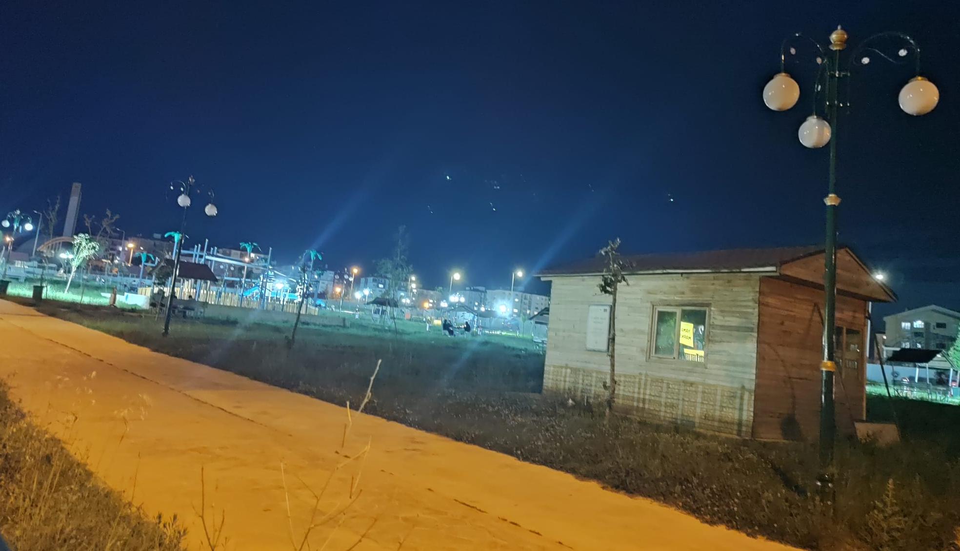 Çöpler, yanmayan aydınlatmalar ve uzayan otlar ailelerin tepkisini çekiyor