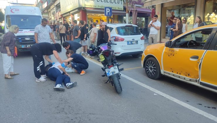 Otomobilin açılan kapısına çarpan motosikletin sürücüsü yaralandı