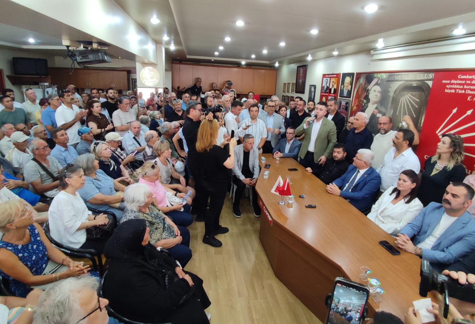 CHP’den istifa edip AK Parti’ye katılan Mehmet Özcan’a örgütten sert tepki: “Yüreğin varsa istifa et, iki buçuk yıl sonra karşımıza çık!”
