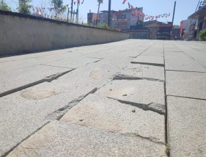 Her gün biraz daha dağılıyor