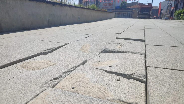 Her gün biraz daha dağılıyor