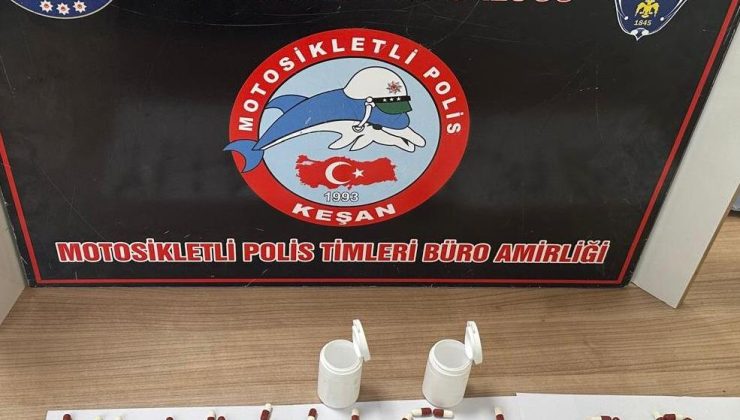 Plakasız motosiklette uyuşturucu ile yakalanan ehliyetsiz sürücüye 128 bin TL ceza