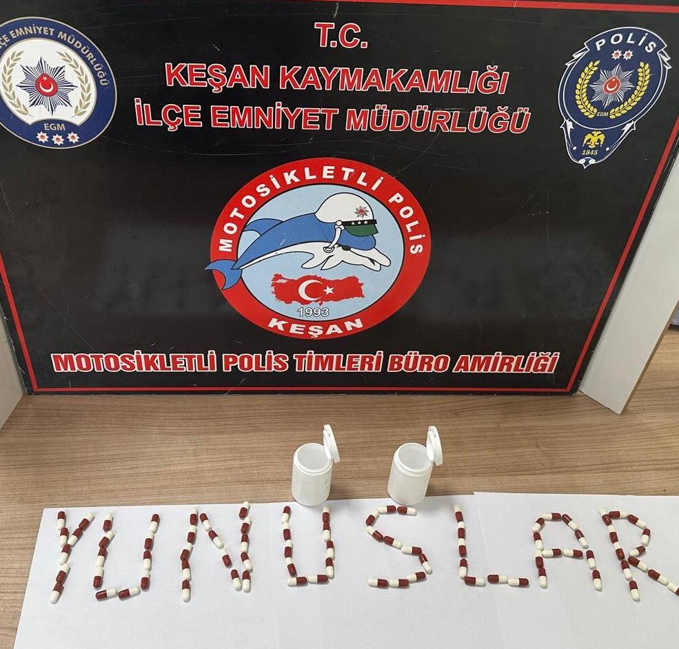 Plakasız motosiklette uyuşturucu ile yakalanan ehliyetsiz sürücüye 128 bin TL ceza