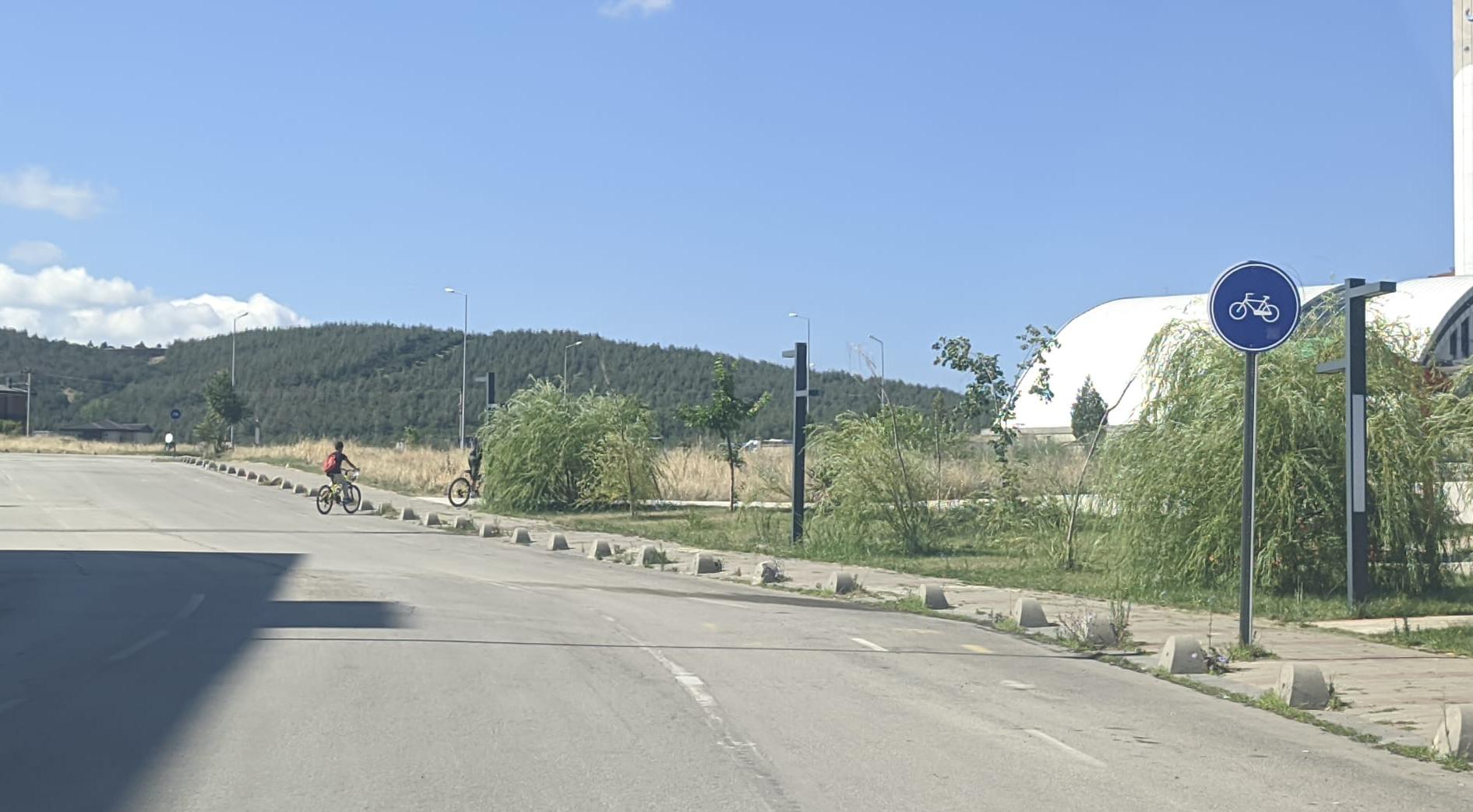 Yeni Mahalle’de bisiklet yolu alarm veriyor
