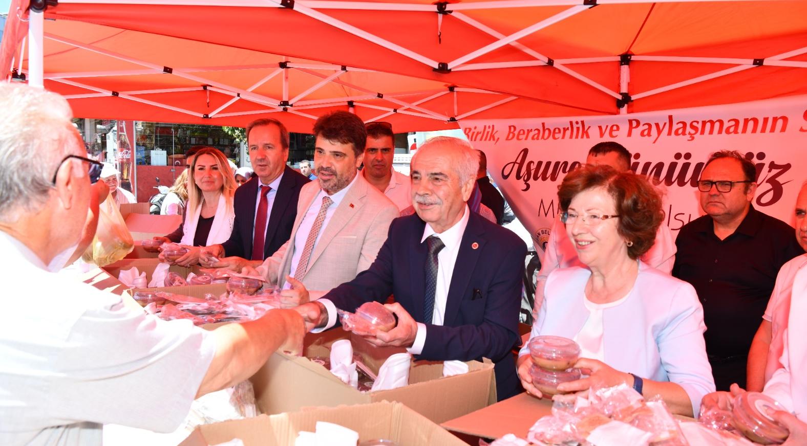 Keşan Belediyesi Muharrem Ayı nedeniyle aşure dağıttı