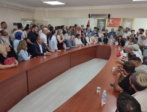 Özcan AK Parti İlçe Başkanlığı’nda partililer ile bir araya geldi